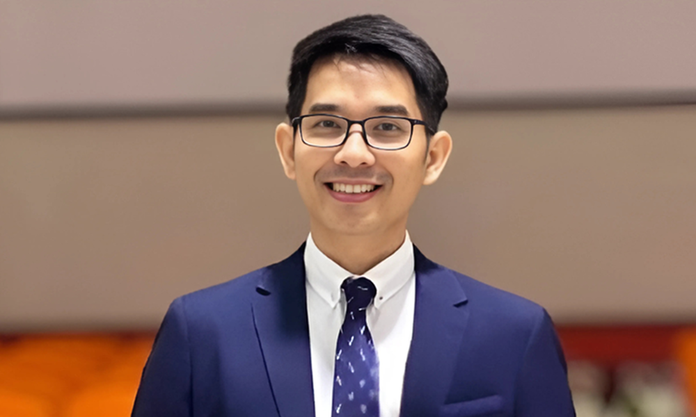 Profile image of Theerapong Puangmali wearing a suit