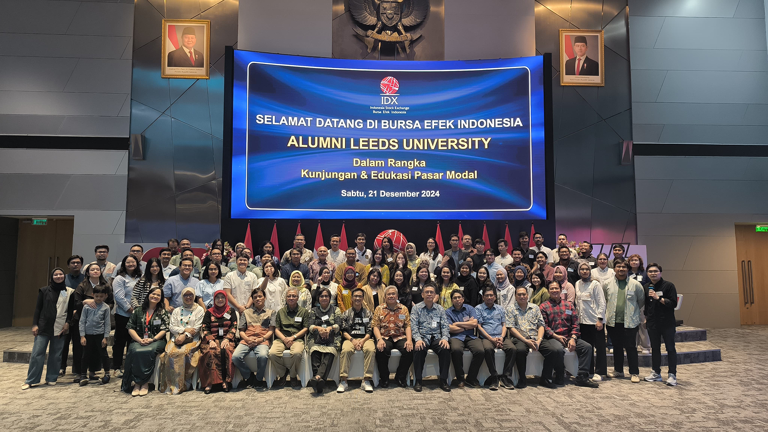 A group of alumni gather at a large event
