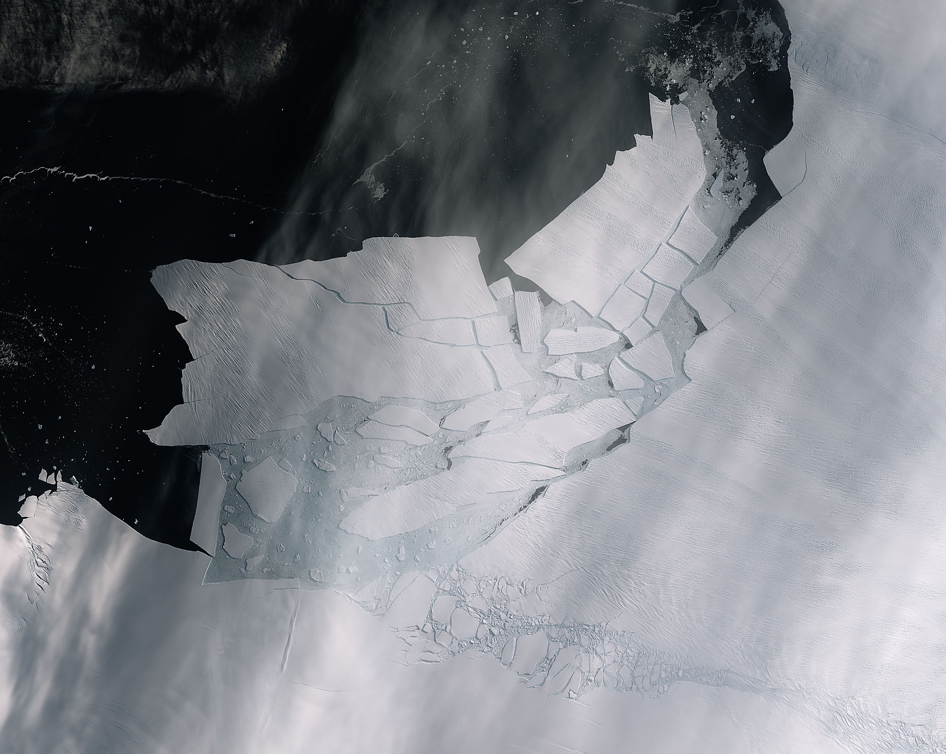 Satellite image of parts of the Pine Island Glacier splitting off into the sea
